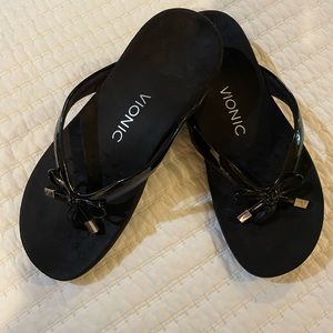 Black Vionic thong sandals